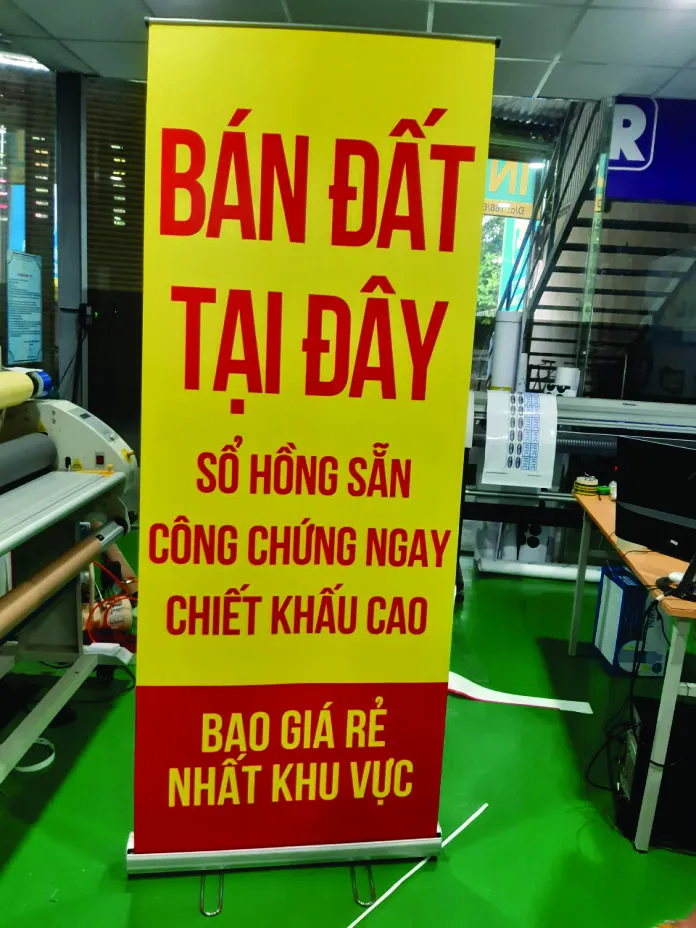 in standee quảng cáo